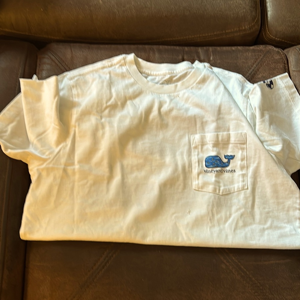 Vineyard Vines shark week tee boys 16